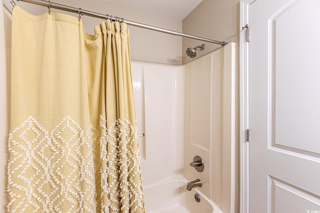 bathroom with shower / tub combo