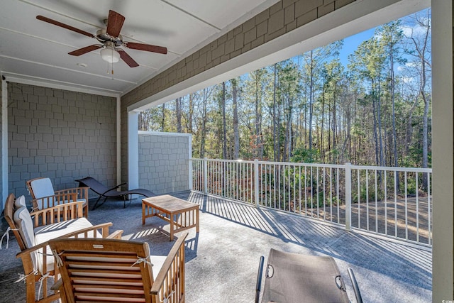 sunroom / solarium featuring ceiling fan