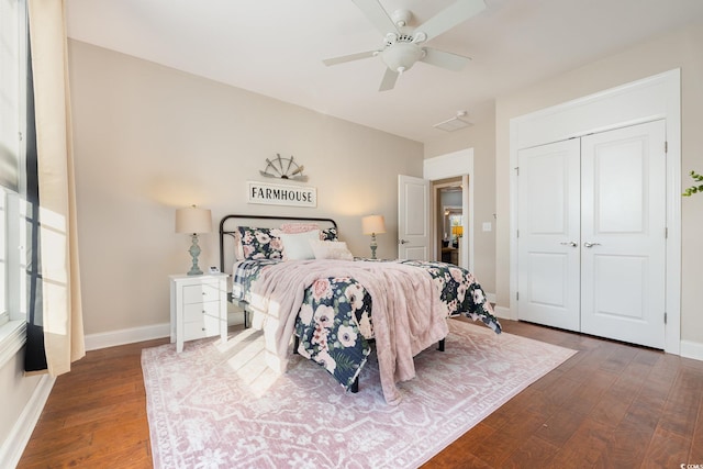 bedroom featuring dark wood-type flooring, ceiling fan, and a closet