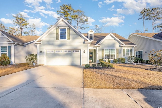 view of front of house featuring a front lawn and a garage