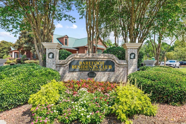 view of community / neighborhood sign