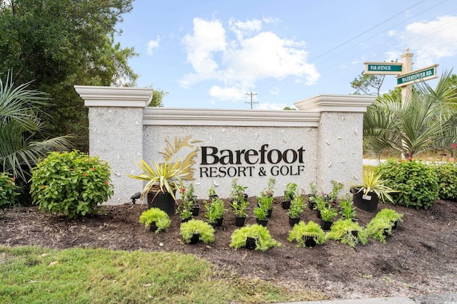 view of community / neighborhood sign