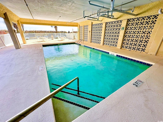 view of swimming pool