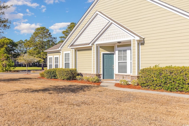 entrance to property with a yard