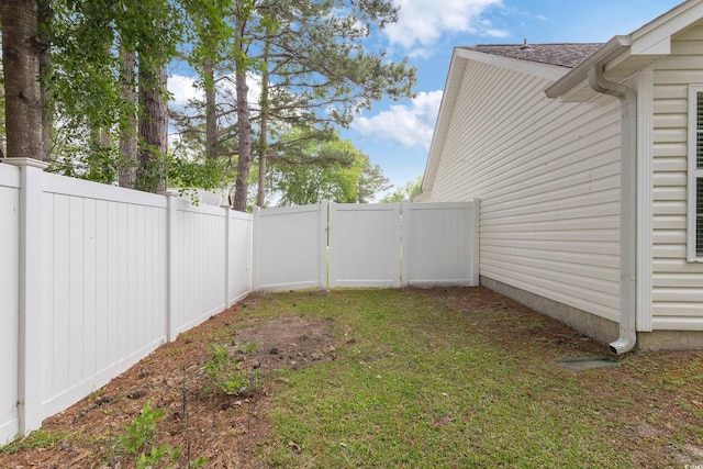 5933 Rahnavard Blvd, Myrtle Beach, SC 29588 - view of yard featuring fence