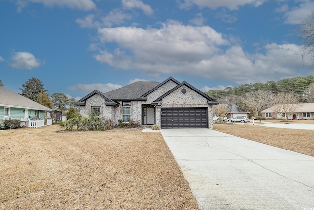 view of front facade featuring a front lawn and a garage