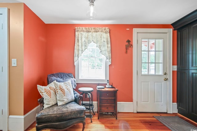 sitting room with light hardwood / wood-style floors