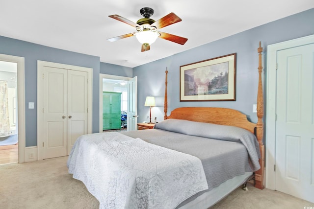 carpeted bedroom featuring ensuite bath and ceiling fan