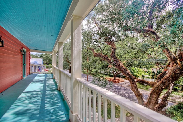 balcony featuring covered porch