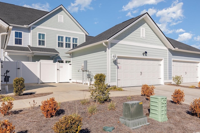 view of front facade featuring a garage