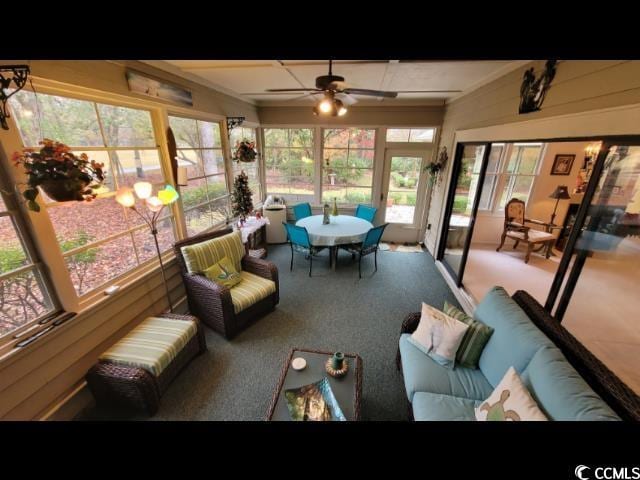 sunroom with ceiling fan