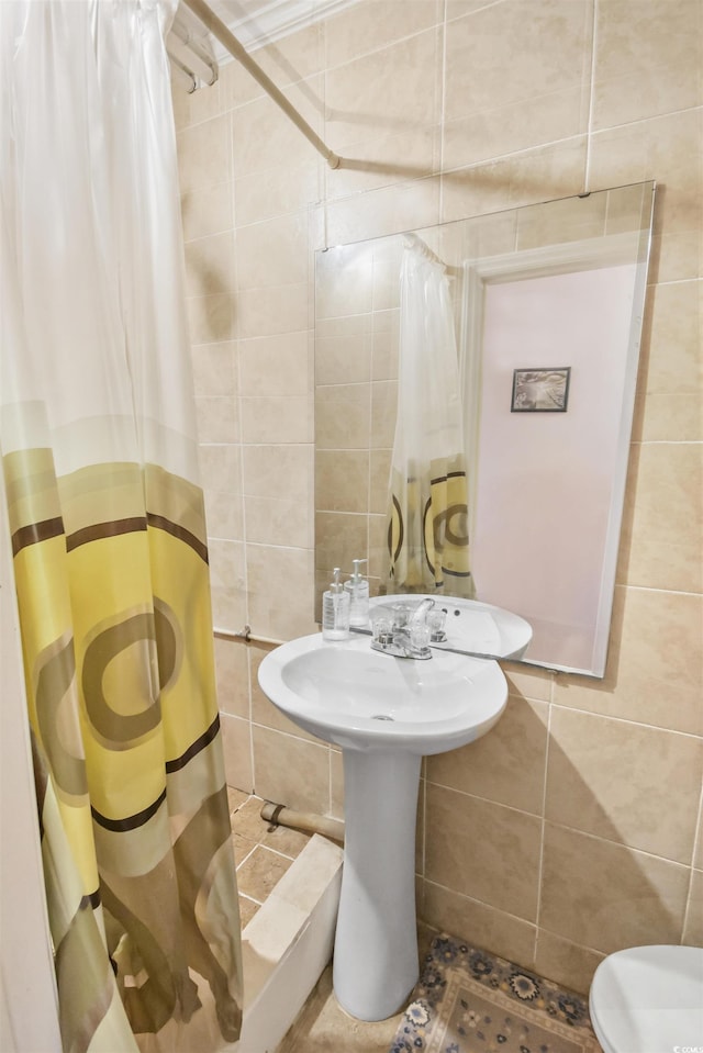 bathroom featuring a shower with curtain and tile walls