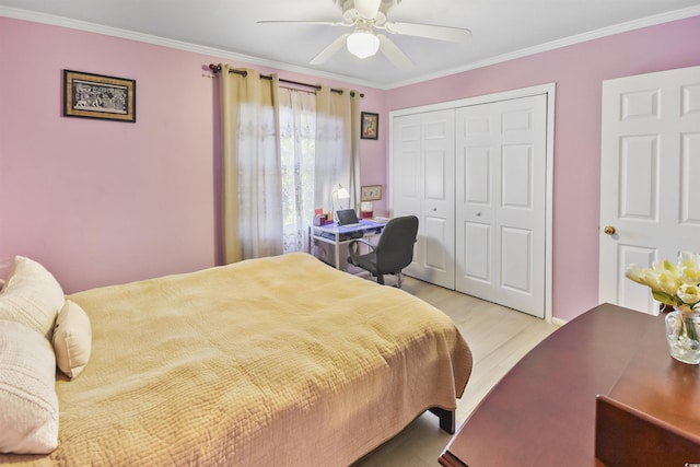 bedroom featuring a closet, ceiling fan, crown molding, and light hardwood / wood-style floors