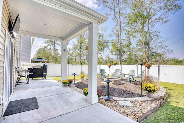 view of patio featuring an outdoor fire pit