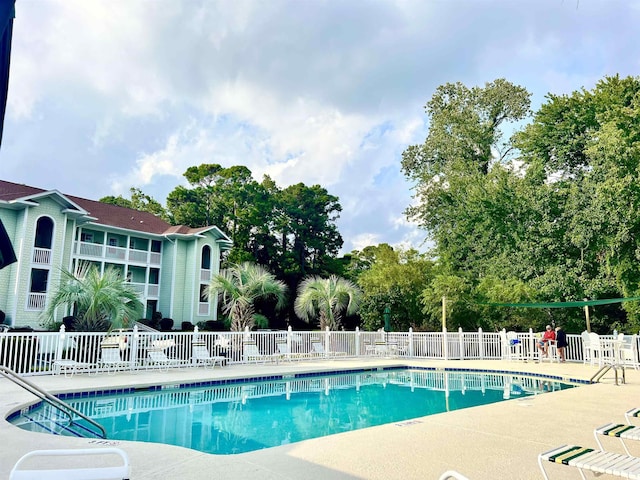 view of swimming pool