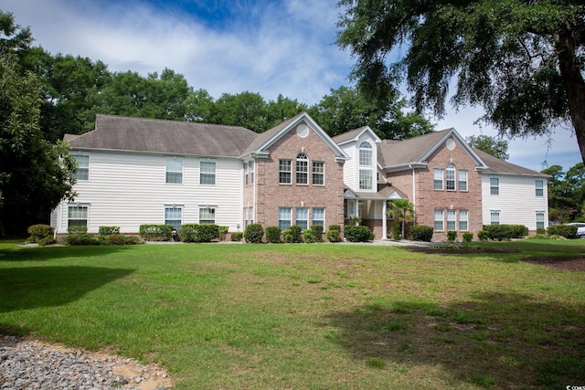 view of front of home with a front lawn