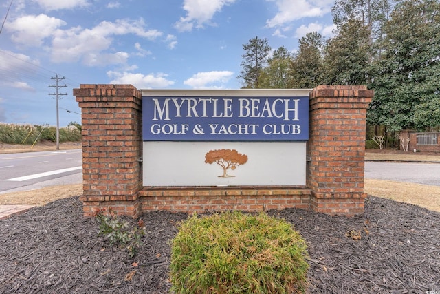 view of community / neighborhood sign