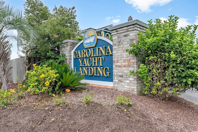 view of community / neighborhood sign