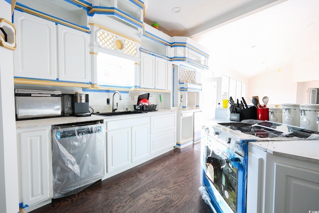 kitchen with a sink, stainless steel dishwasher, dark wood finished floors, range with gas cooktop, and lofted ceiling