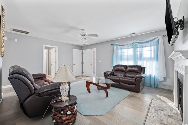 living room featuring light hardwood / wood-style floors and ceiling fan