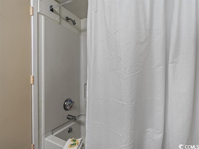 bathroom with shower / bath combo with shower curtain