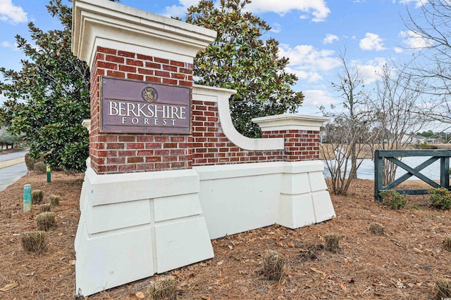 view of community / neighborhood sign