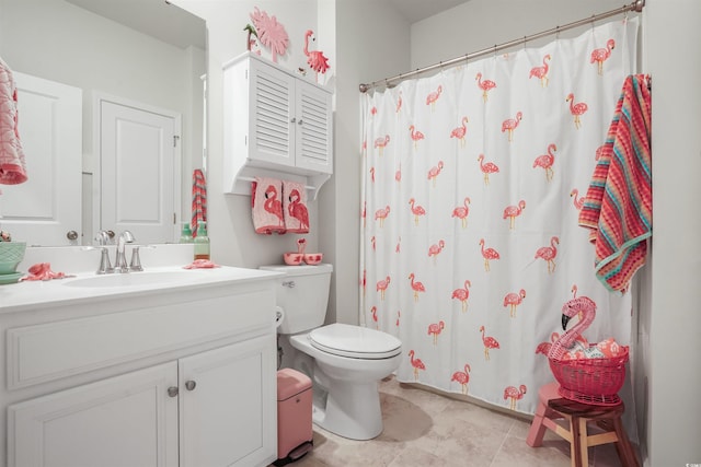 bathroom with a shower with curtain, vanity, and toilet