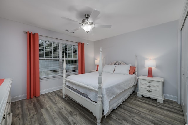 bedroom with dark wood-type flooring, a closet, and ceiling fan