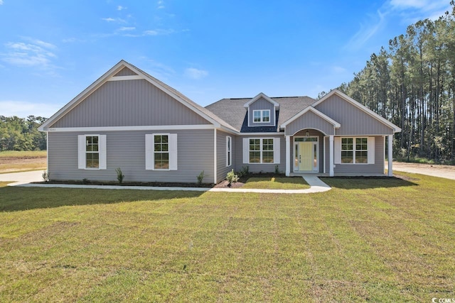 view of front of house featuring a front lawn