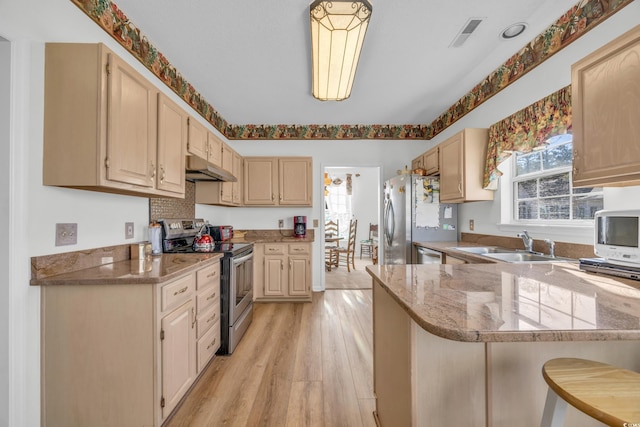 entrance foyer featuring light tile patterned floors and ceiling fan