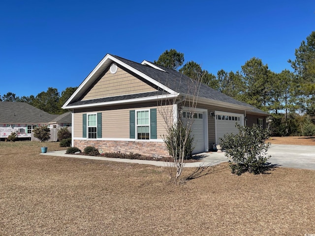 view of front facade featuring a garage