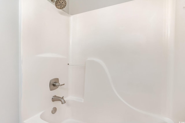 room details with shower / bathtub combination