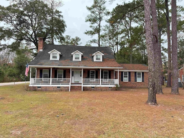 view of front of property with covered porch and a front lawn