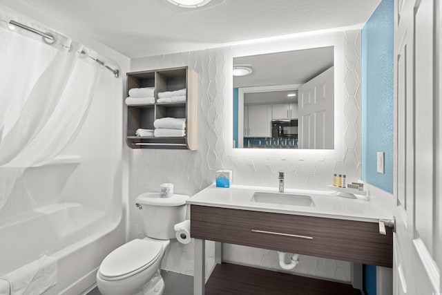 full bathroom with tasteful backsplash, vanity, toilet, and shower / tub combo