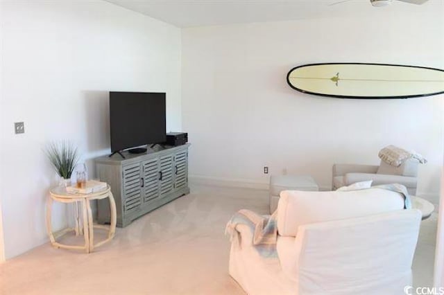 carpeted living room featuring ceiling fan