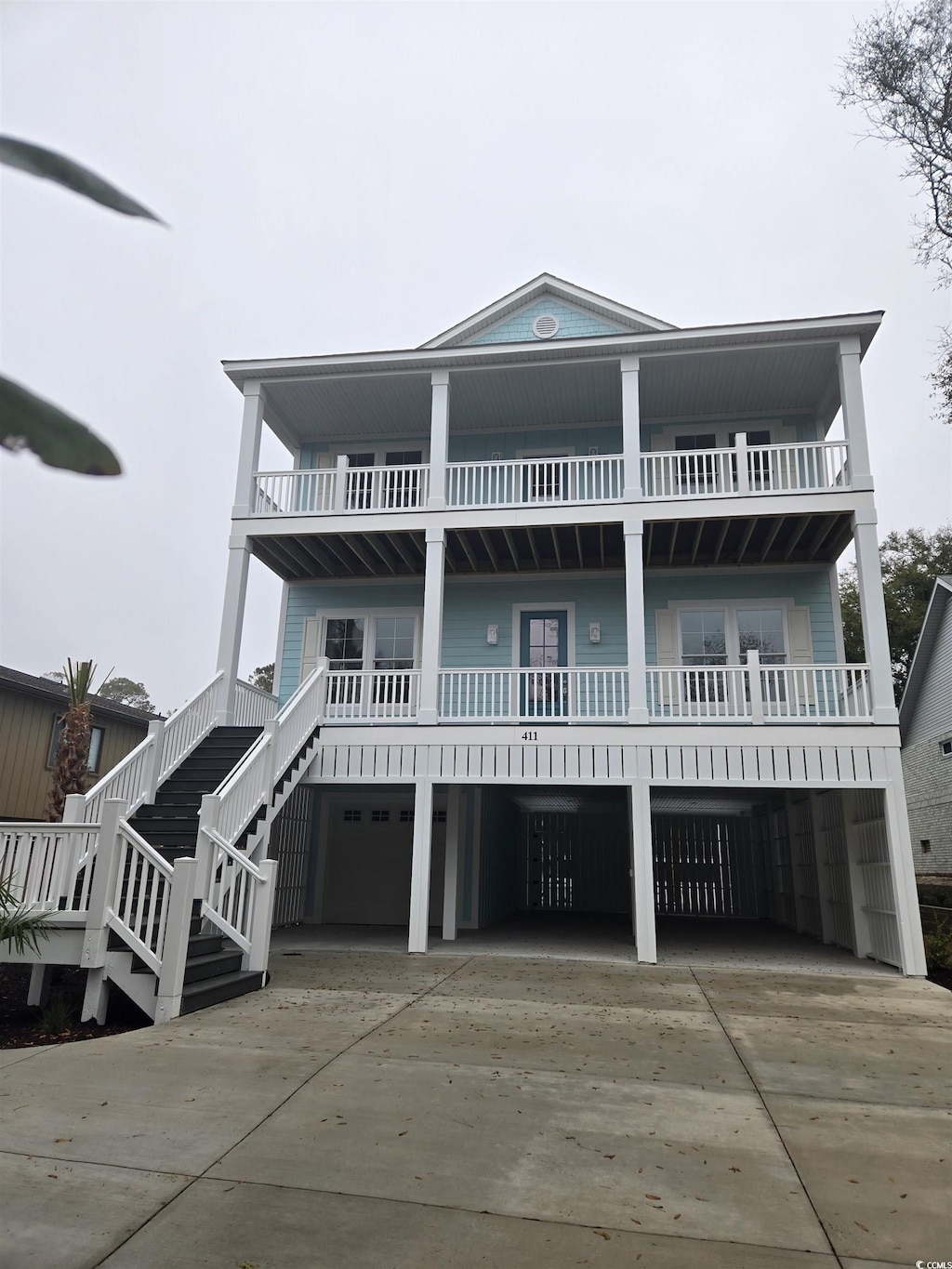 view of front facade with a balcony