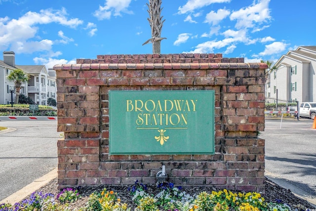 view of community / neighborhood sign