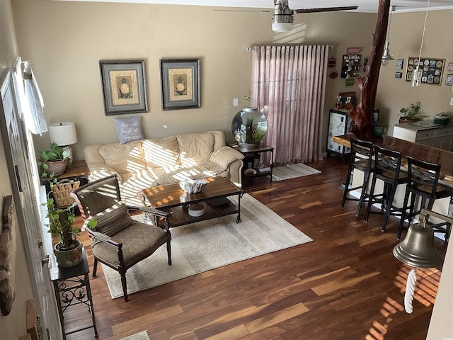 living room with dark wood-type flooring and ceiling fan