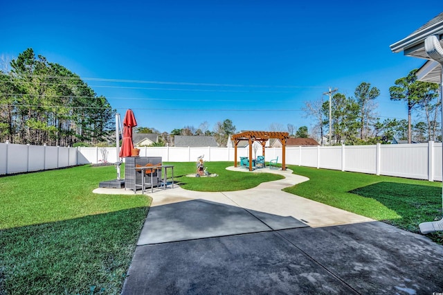 view of yard featuring a pergola and a patio area