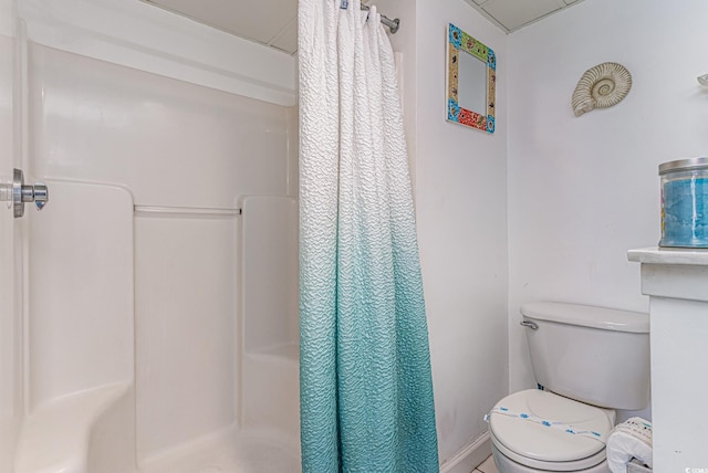 bathroom featuring toilet and a shower with shower curtain