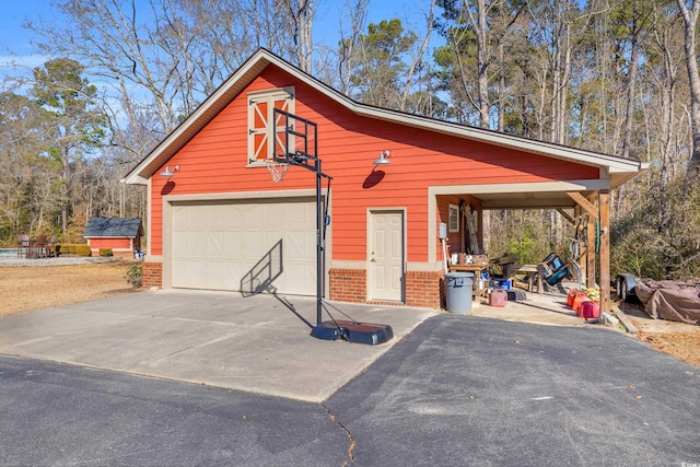 view of front facade featuring a garage