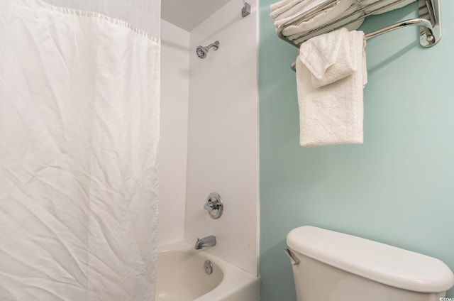 bathroom featuring toilet and shower / tub combo