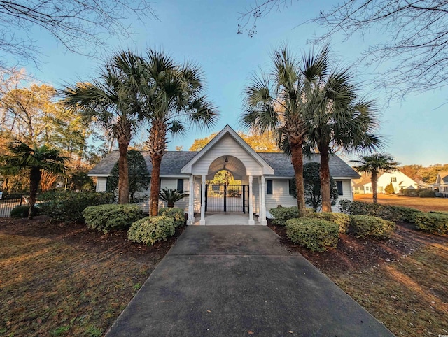 view of front facade featuring a gate and driveway