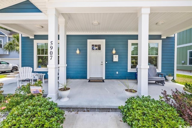 entrance to property featuring a porch