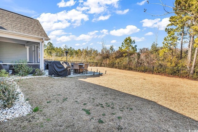 view of yard featuring a patio area