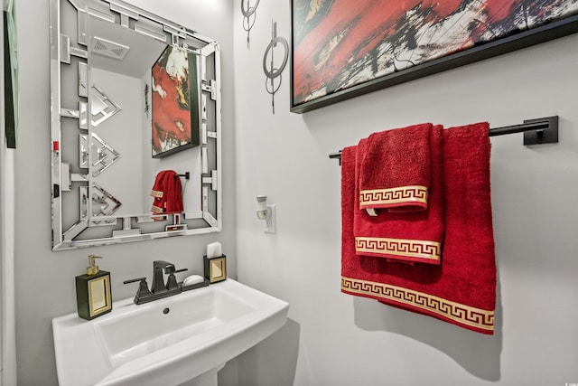 bathroom featuring sink