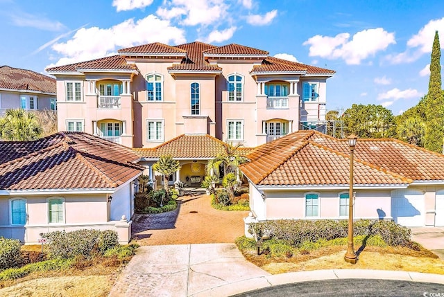 view of mediterranean / spanish-style house