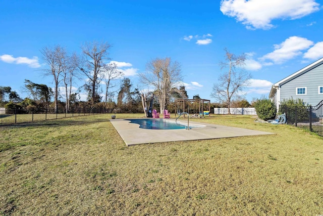 view of yard featuring a fenced in pool and a patio