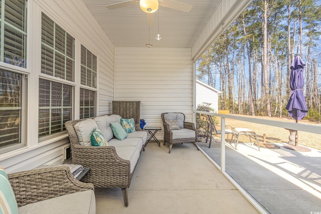 sunroom / solarium with ceiling fan