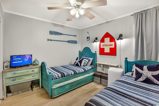 bedroom featuring ornamental molding, hardwood / wood-style floors, and ceiling fan